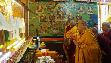 Visiting Ön Ngari Monastery