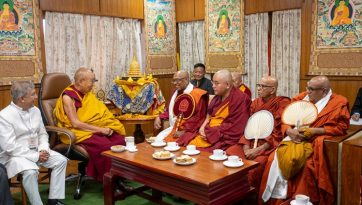An Offering of Relics of the Buddha