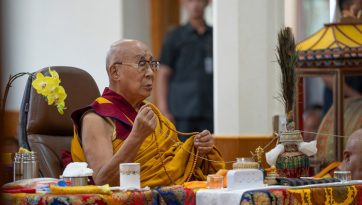 Recitation of Om mani padmé hung to Bless ‘Mani’ Pills